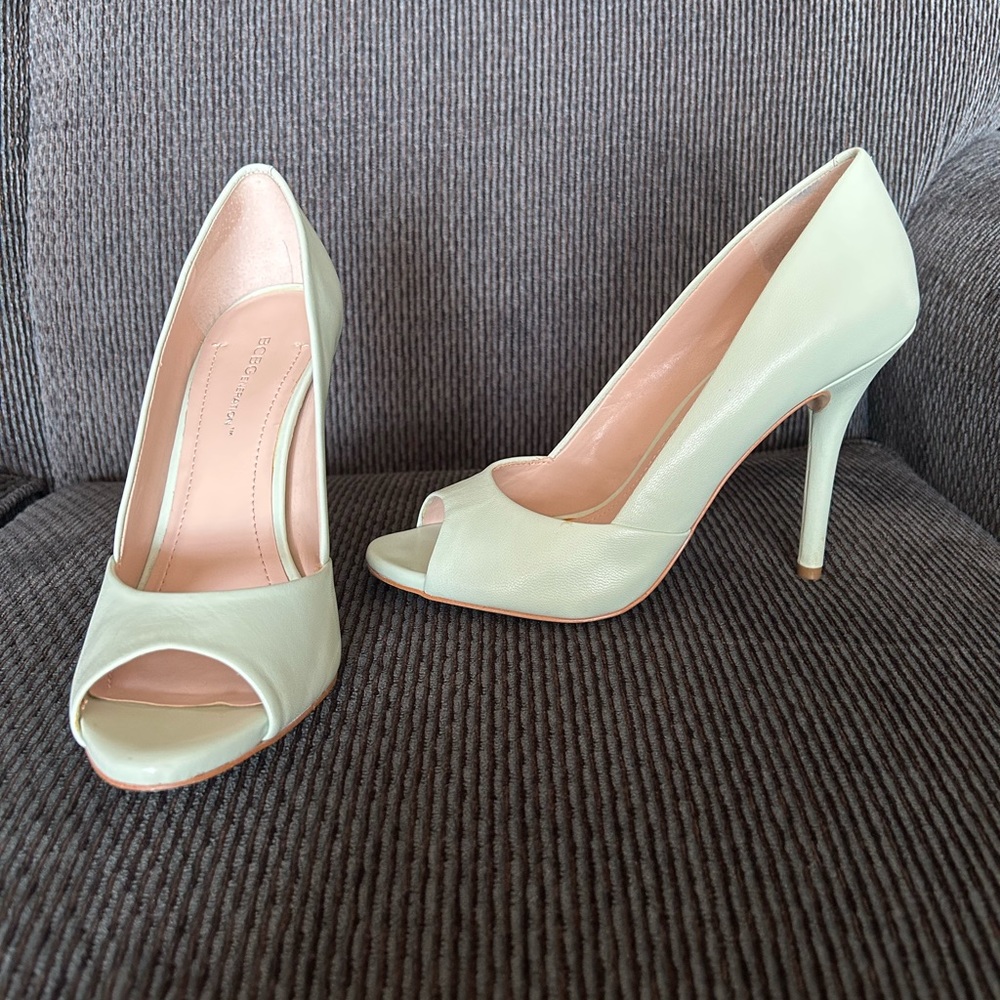 BCBG 8.5 mint peep toe heels